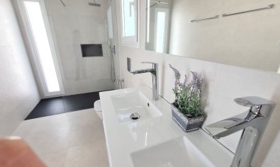 Luxe villa in La Marina met panoramisch uitzicht, zwembad en nabij strand