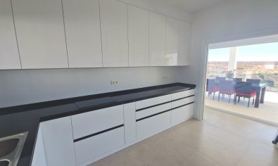 Luxe villa in La Marina met panoramisch uitzicht, zwembad en nabij strand