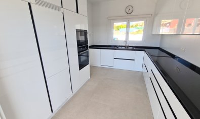 Luxe villa in La Marina met panoramisch uitzicht, zwembad en nabij strand