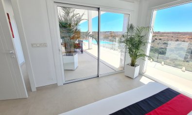 Luxe villa in La Marina met panoramisch uitzicht, zwembad en nabij strand