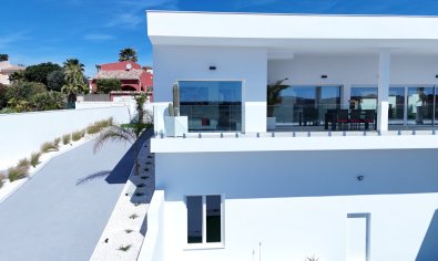 Luxe villa in La Marina met panoramisch uitzicht, zwembad en nabij strand