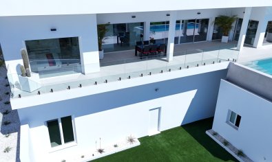 Luxe villa in La Marina met panoramisch uitzicht, zwembad en nabij strand