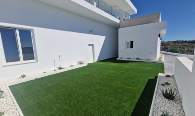 Luxe villa in La Marina met panoramisch uitzicht, zwembad en nabij strand