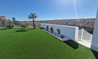 Luxe villa in La Marina met panoramisch uitzicht, zwembad en nabij strand