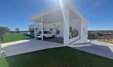 Luxe villa in La Marina met panoramisch uitzicht, zwembad en nabij strand