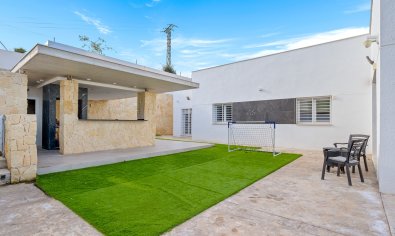 Moderne villa met privézwembad, uitzicht & luxe afwerking in Algorfa, Alicante