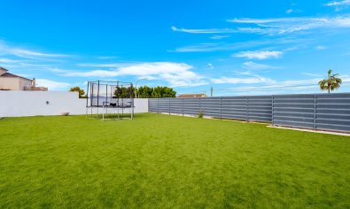 Moderne villa met privézwembad, uitzicht & luxe afwerking in Algorfa, Alicante