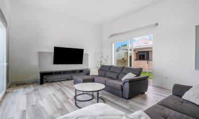 Moderne villa met privézwembad, uitzicht & luxe afwerking in Algorfa, Alicante