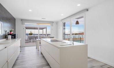 Moderne villa met privézwembad, uitzicht & luxe afwerking in Algorfa, Alicante