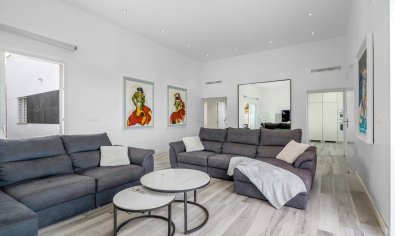 Moderne villa met privézwembad, uitzicht & luxe afwerking in Algorfa, Alicante