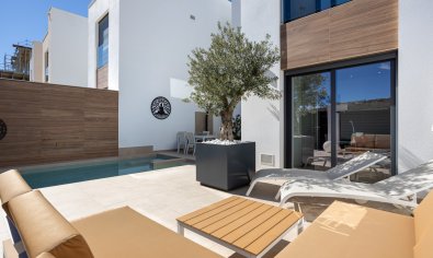 Modern instapklare villa met privézwembad en uitzicht in Benijófar, Costa Blanca