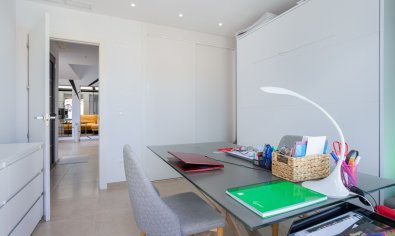 Modern instapklare villa met privézwembad en uitzicht in Benijófar, Costa Blanca