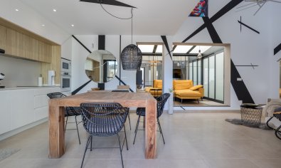 Modern instapklare villa met privézwembad en uitzicht in Benijófar, Costa Blanca