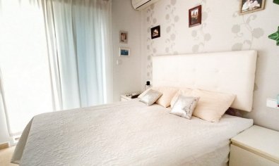 Begane grond appartement met 2 slaapkamers, zwembad en parkeergarage in Formentera del Segura