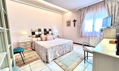 Reventa - Villa -
La Mata