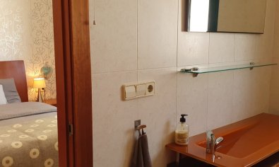 Moderne villa met 4 slaapkamers, privézwembad en uitzicht op zoutmeren Quesada