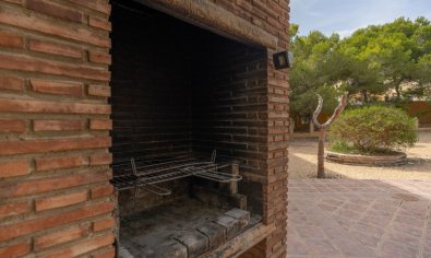 ﻿Luxury 5-bedroom villa in Ciudad Quesada with a private pool and large lot