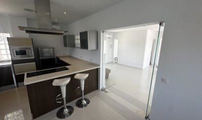 Luxe gerenoveerde villa met privézwembad en gastenstudio in Ciudad Quesada