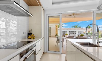 Villa de lujo con vistas al mar, 5 dormitorios y amplia parcela en Ciudad Quesada