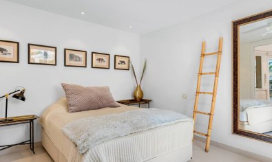 Villa de lujo con vistas al mar, 5 dormitorios y amplia parcela en Ciudad Quesada