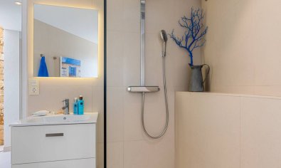 Villa de lujo con vistas al mar, 5 dormitorios y amplia parcela en Ciudad Quesada