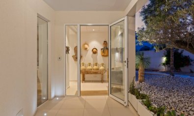 Villa de lujo con vistas al mar, 5 dormitorios y amplia parcela en Ciudad Quesada