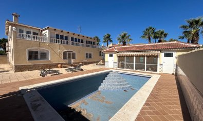 Luxe villa met 6 slaapkamers, gastenverblijf en privézwembad in Ciudad Quesada