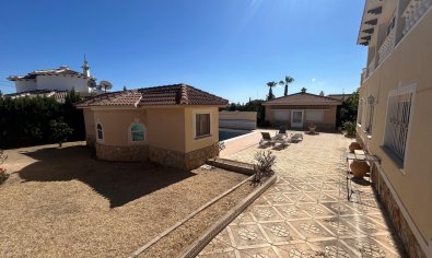 Luxe villa met 6 slaapkamers, gastenverblijf en privézwembad in Ciudad Quesada