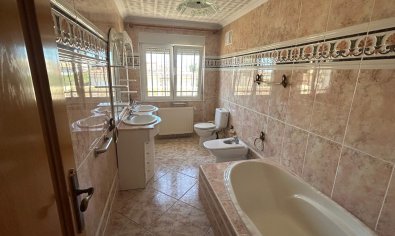 Luxe villa met 6 slaapkamers, gastenverblijf en privézwembad in Ciudad Quesada