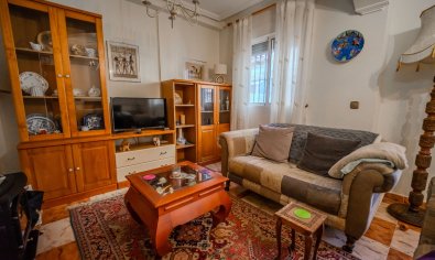 La Zenia: Instapklare villa met privézwembad, solarium en zeezicht, dichtbij strand