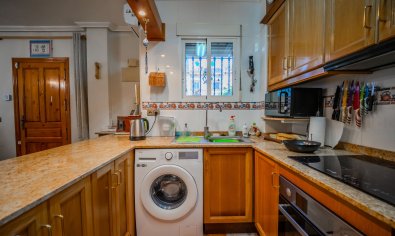 La Zenia: Instapklare villa met privézwembad, solarium en zeezicht, dichtbij strand