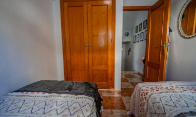 La Zenia: Instapklare villa met privézwembad, solarium en zeezicht, dichtbij strand