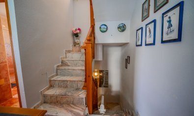 La Zenia: Instapklare villa met privézwembad, solarium en zeezicht, dichtbij strand