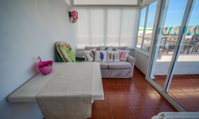 La Zenia: Instapklare villa met privézwembad, solarium en zeezicht, dichtbij strand