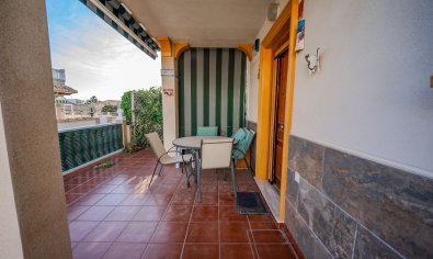 La Zenia: Instapklare villa met privézwembad, solarium en zeezicht, dichtbij strand
