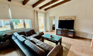 Villa rural en Almoradí con piscina privada, 6 dormitorios e instalaciones para caballos