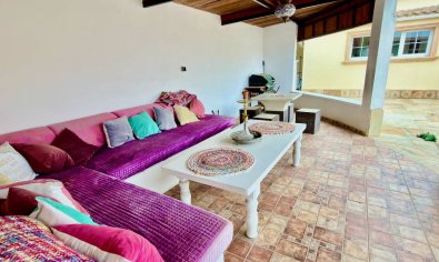 Villa rural en Almoradí con piscina privada, 6 dormitorios e instalaciones para caballos