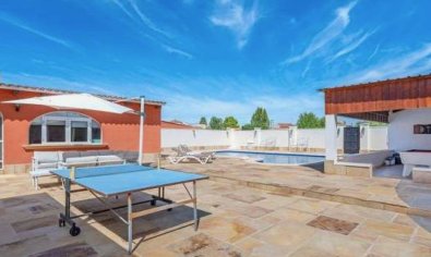 Villa rural en Almoradí con piscina privada, 6 dormitorios e instalaciones para caballos