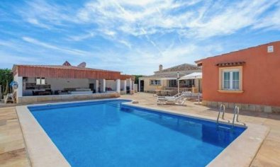 Villa rural en Almoradí con piscina privada, 6 dormitorios e instalaciones para caballos