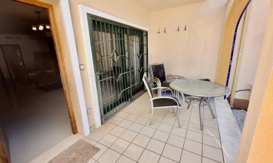 Elegante herenwoning met 3 slaapkamers en tuin, gemeenschappelijk zwembad in Ciudad Quesada