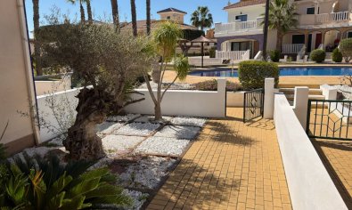 Elegante herenwoning met 3 slaapkamers en tuin, gemeenschappelijk zwembad in Ciudad Quesada