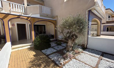 Elegante herenwoning met 3 slaapkamers en tuin, gemeenschappelijk zwembad in Ciudad Quesada