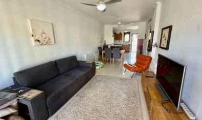 Elegant 2-slaapkamer appartement in Ciudad Quesada met zwembad en tuin