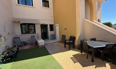 Elegant 2-slaapkamer appartement in Ciudad Quesada met zwembad en tuin