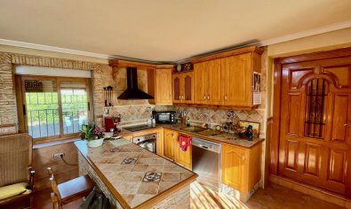 Charmante landelijke finca met 3 slaapkamers en panoramisch uitzicht nabij Orihuela