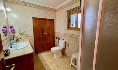 Charmante landelijke finca met 3 slaapkamers en panoramisch uitzicht nabij Orihuela