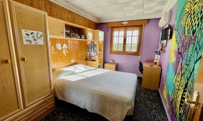 Charmante landelijke finca met 3 slaapkamers en panoramisch uitzicht nabij Orihuela