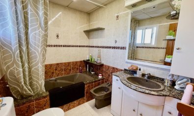 Charmante landelijke finca met 3 slaapkamers en panoramisch uitzicht nabij Orihuela