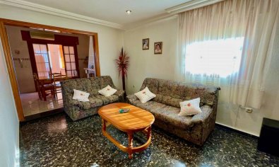 Charmante landelijke finca met 3 slaapkamers en panoramisch uitzicht nabij Orihuela