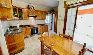 Charmante landelijke finca met 3 slaapkamers en panoramisch uitzicht nabij Orihuela